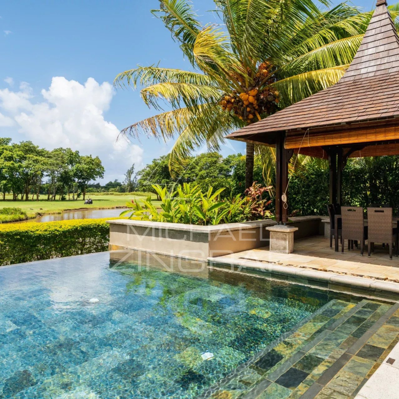 Élégante villa contemporaine face au golf – Bel Ombre