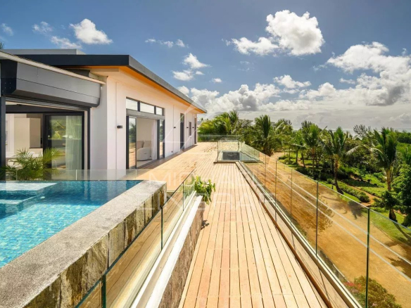 Penthouse d’Exception de 4 Chambres avec Vue Panoramique sur le Lagon à Azuri Golf & Beachfront Village