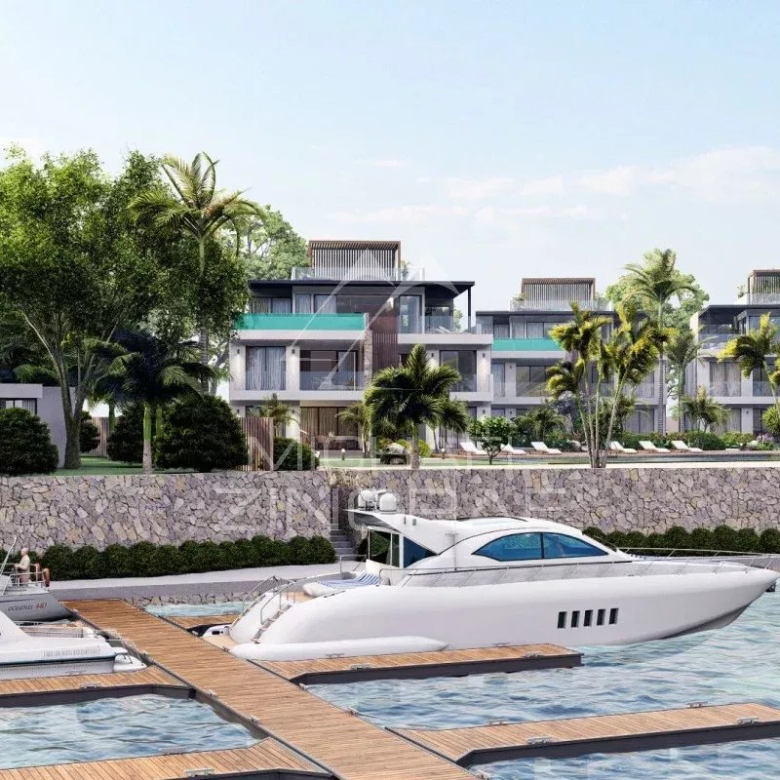 Luxury 5-bedroom villa on the front line of golf in the North
