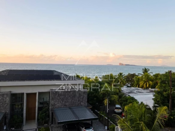 Vue panoramique sur la mer depuis un penthouse à Pointe aux Canonniers, Grand Baie.