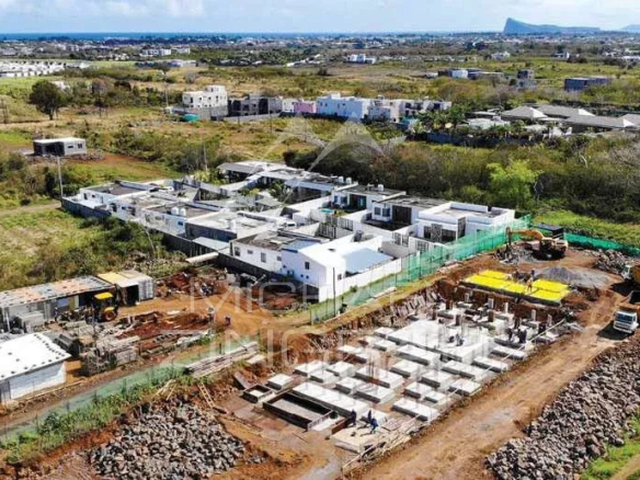 Vue aérienne d'un chantier de construction de penthouses à Grand Baie, île Maurice.