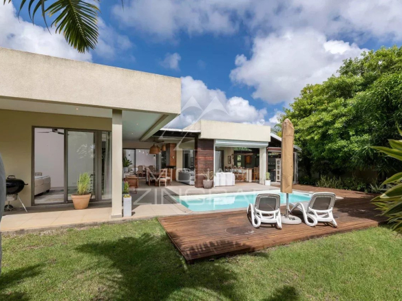 Modern villa with swimming pool in a garden, located in Mont Mascal, Grand Baie.