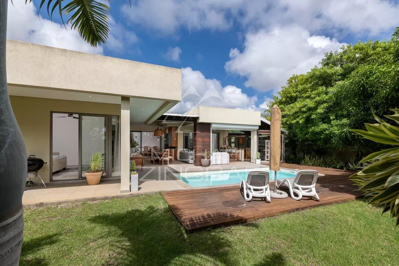 Villa in Mont Mascal, Grand Baie Modern villa with swimming pool in a garden, located in Mont Mascal, Grand Baie.