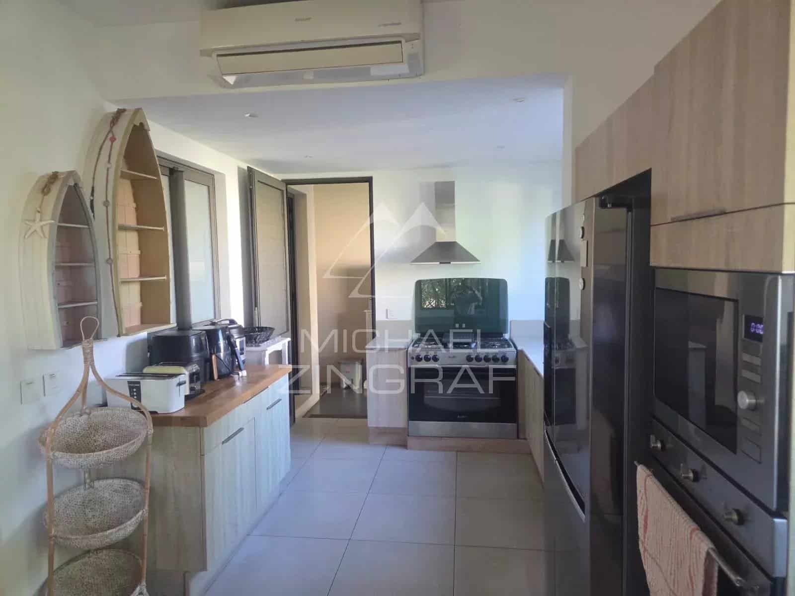 Kitchen of the villa in Mont Mascal Modern kitchen in a villa in Mont Mascal, Grand Baie, with contemporary equipment.