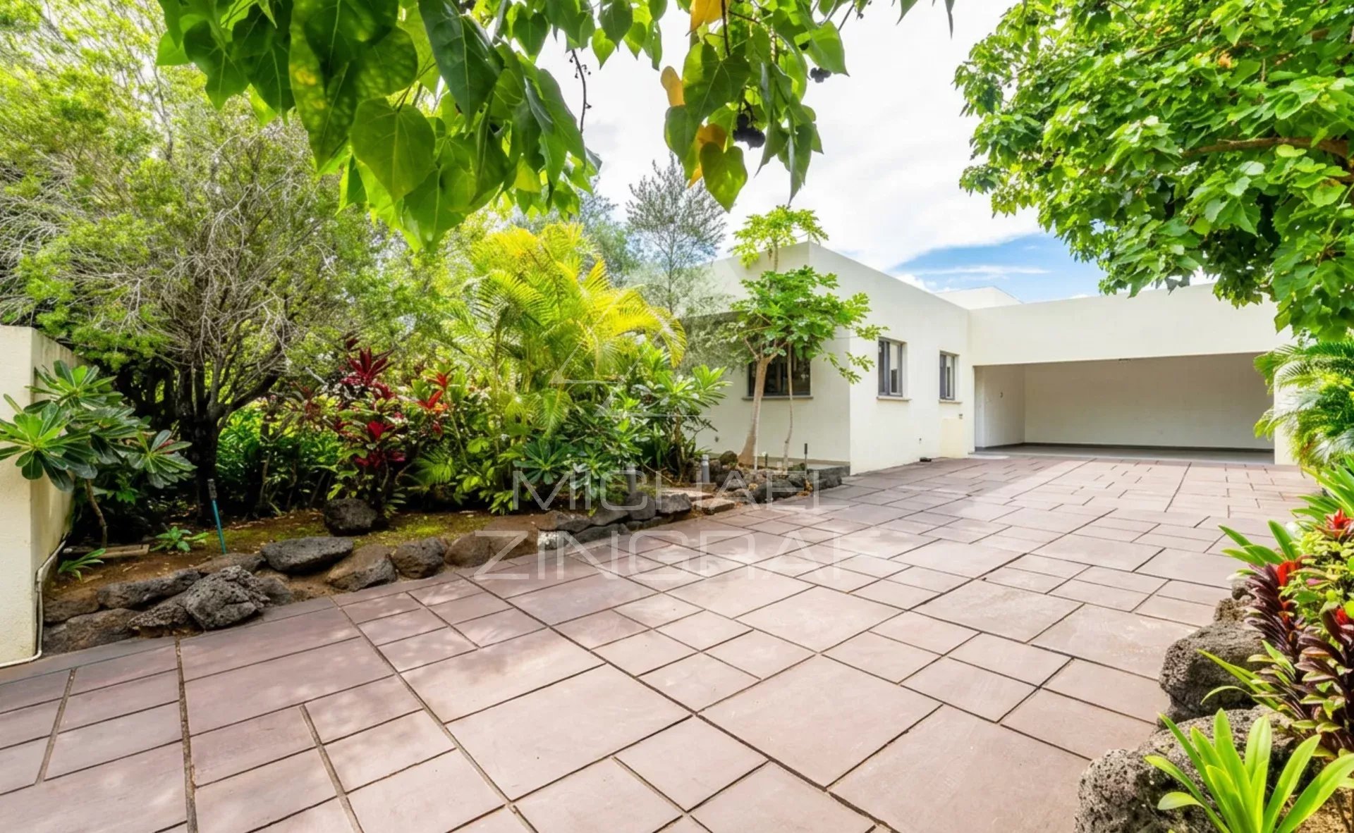 3 bedroom villa in Mont Mascal Villa with garden in the residential area of Mont Mascal in Grand Baie.