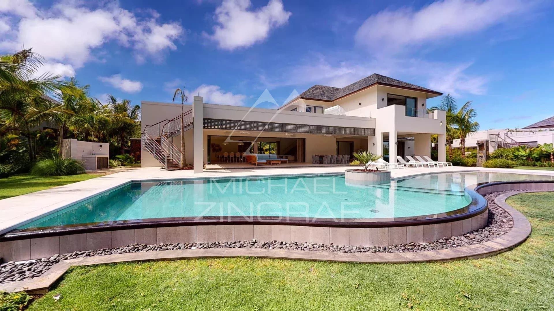 Modern villa on a golf resort in Beau Champ Modern 4-bedroom villa with swimming pool on a golf course in Beau Champ, Mauritius.