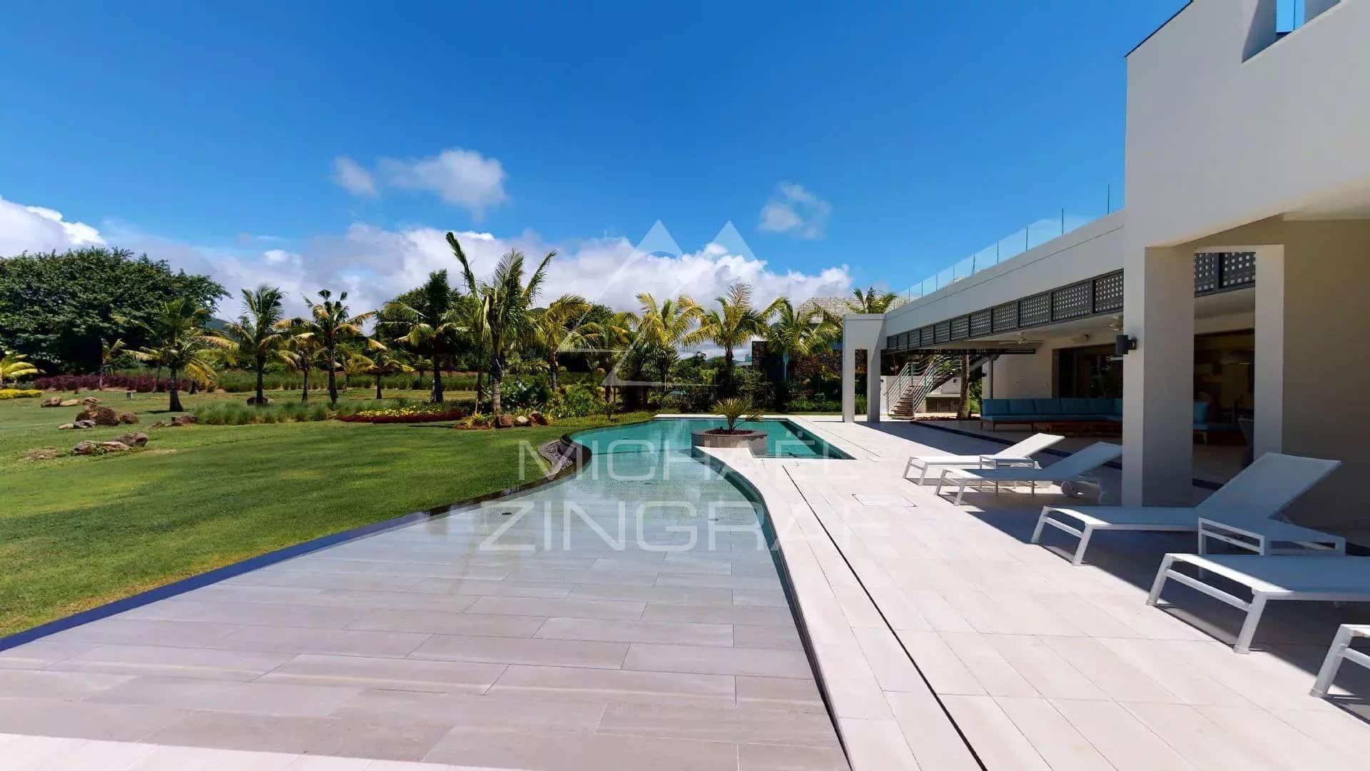 Modern villa on a golf resort in Beau Champ Modern villa with pool and garden on a golf course in Beau Champ, Mauritius.