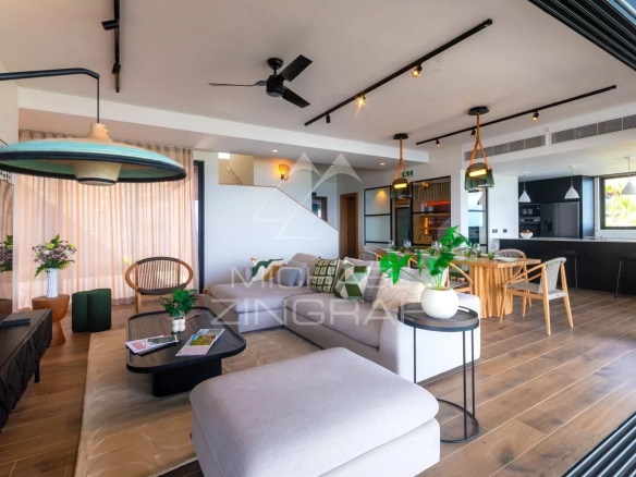Intérieur d'une villa moderne avec salon, cuisine ouverte et décoration élégante à Rivière Noire.