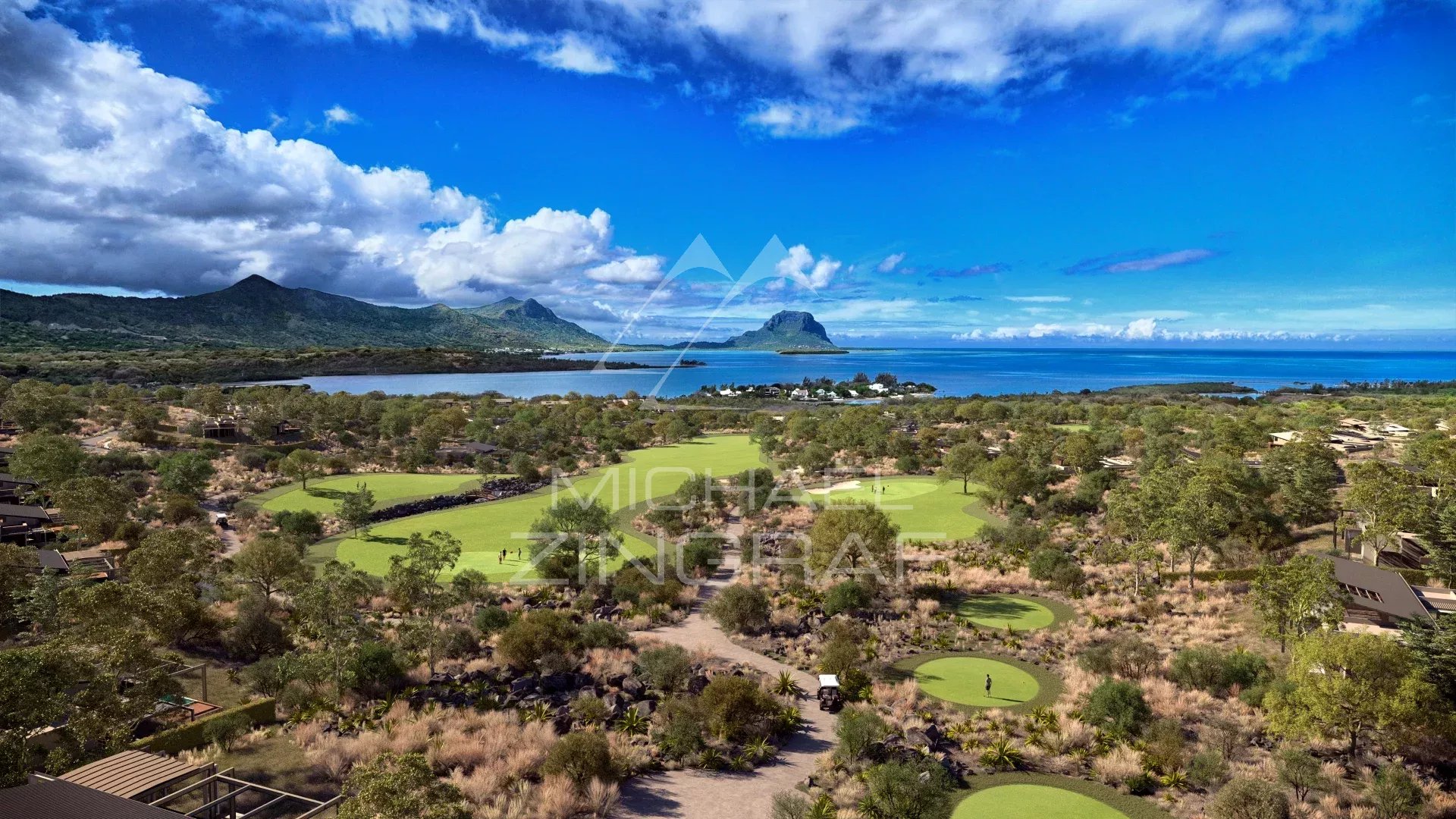 Vue aérienne d'une villa sur un golf à Rivière Noire, Île Maurice, avec montagnes et océan en arrière-plan.