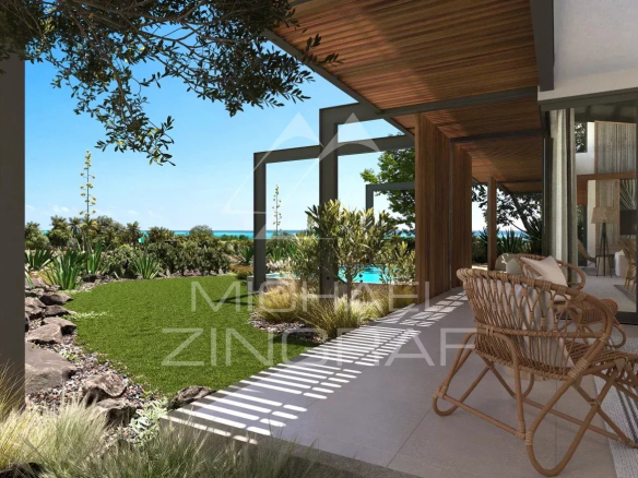 Terrasse d'une villa moderne avec vue sur la mer et le jardin, Île Maurice.