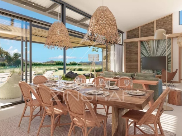 Intérieur d'une villa élégante avec vue sur le golf, Rivière Noire, Île Maurice.