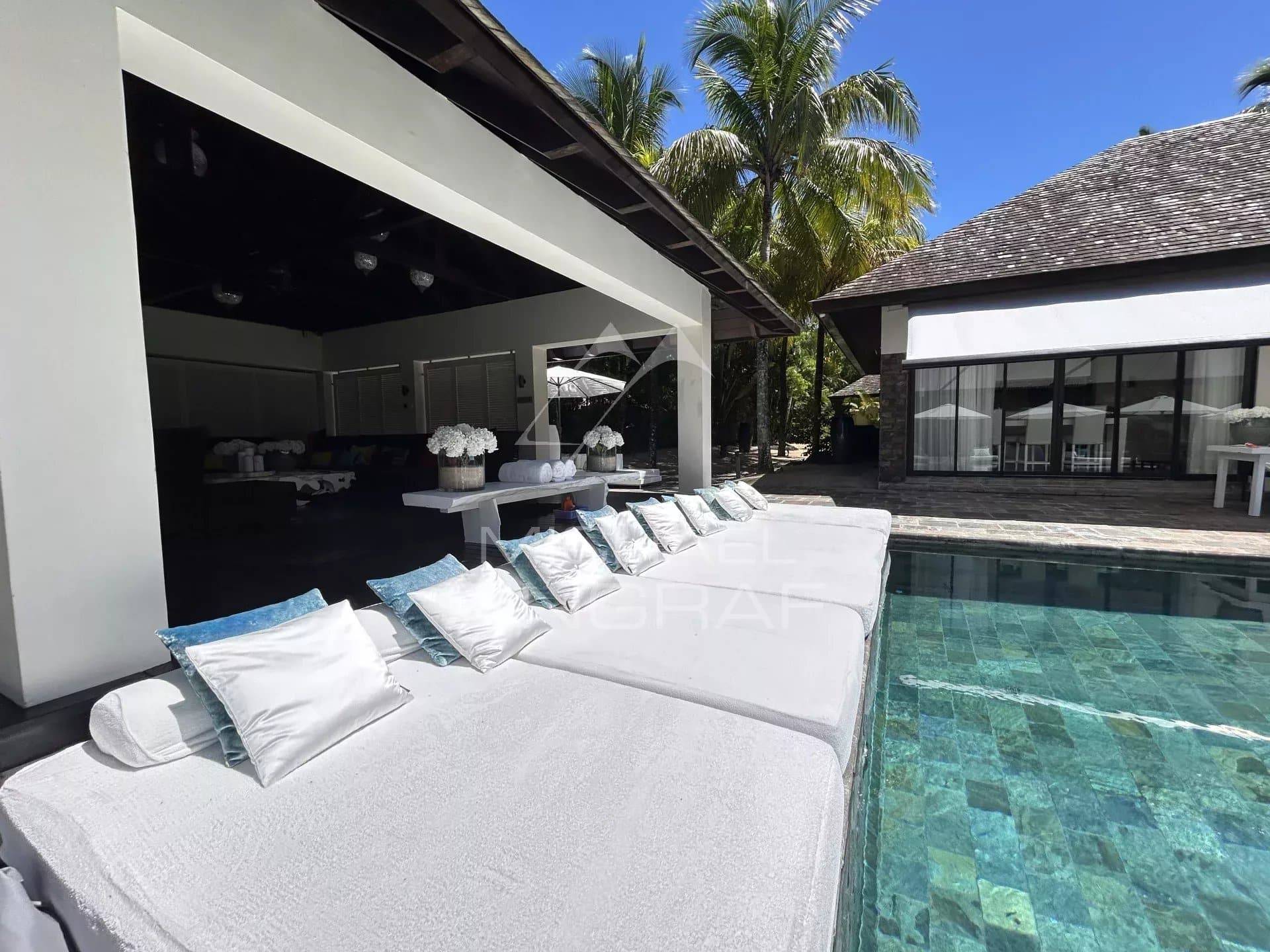 Spacious villa with swimming pool and terrace, overlooking the golf course and lagoon in Beau Champ.