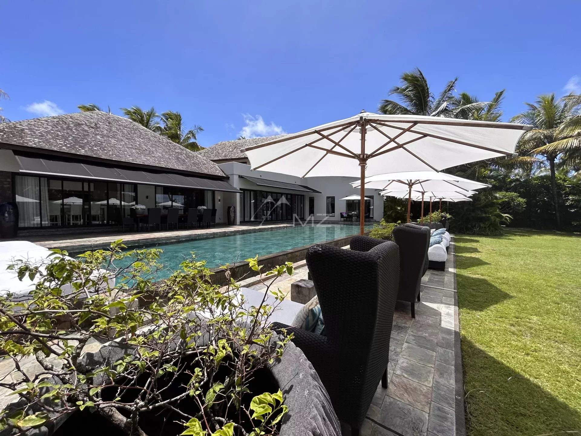Spacious villa with swimming pool and sun loungers, overlooking the golf course and lagoon in Beau Champ.