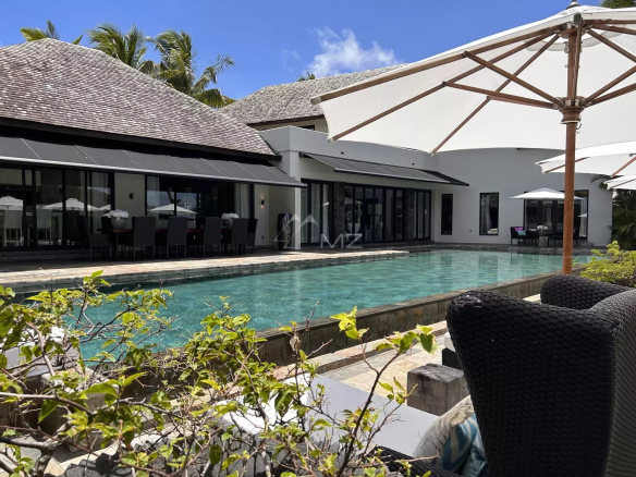 Spacious villa with swimming pool and golf course views in Beau Champ