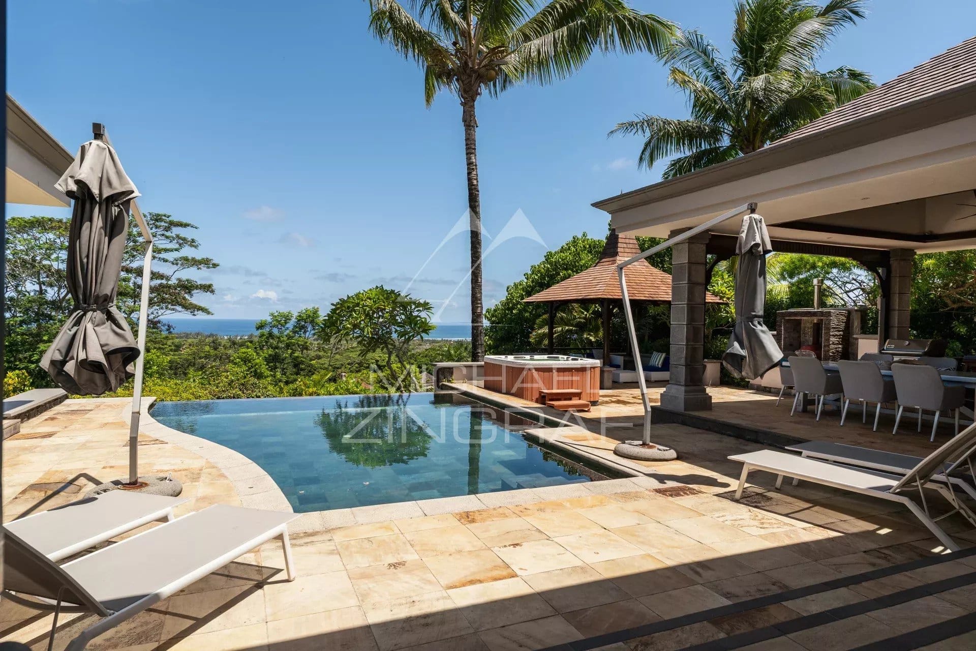 Villa d’exception à Bel Ombre Villa avec piscine et vue sur l'océan à Bel Ombre, entourée de verdure.