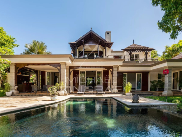 Luxury real estate photo | Charming Properties