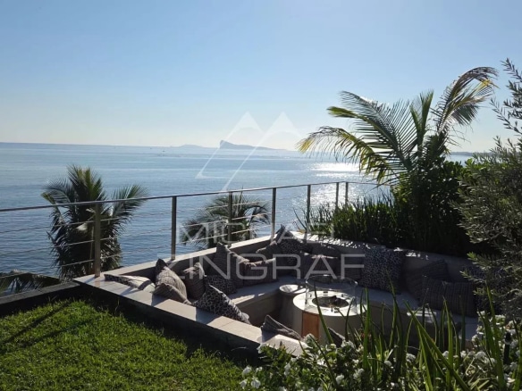 Terrace with ocean and lagoon views in Pointe aux Canonniers, Grand Baie.