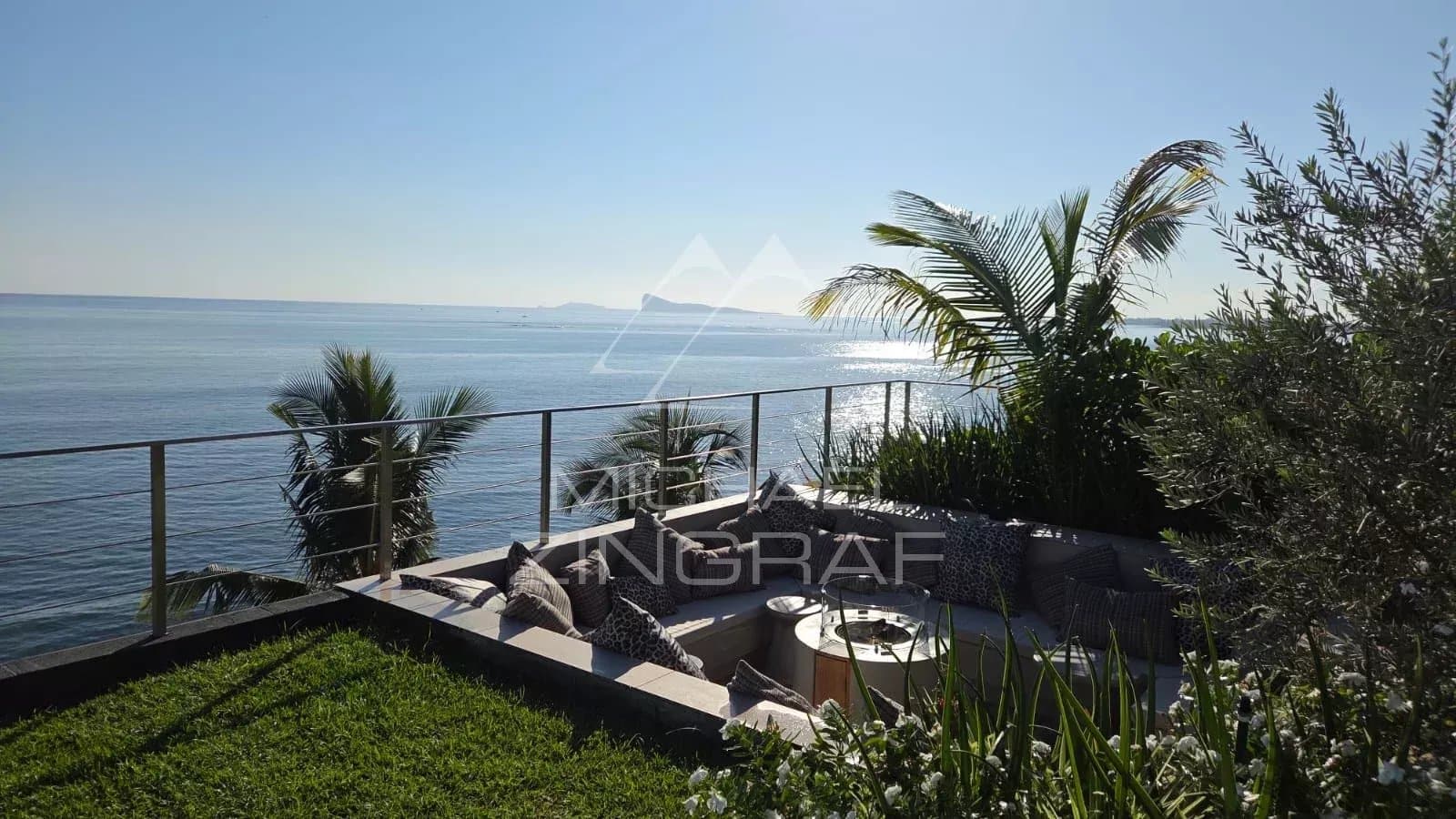 Terrace with ocean and lagoon views in Pointe aux Canonniers, Grand Baie.
