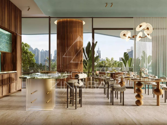 Intérieur d'un élégant appartement avec des tables et des chaises, vue sur des plantes et des gratte-ciels à Dubai.