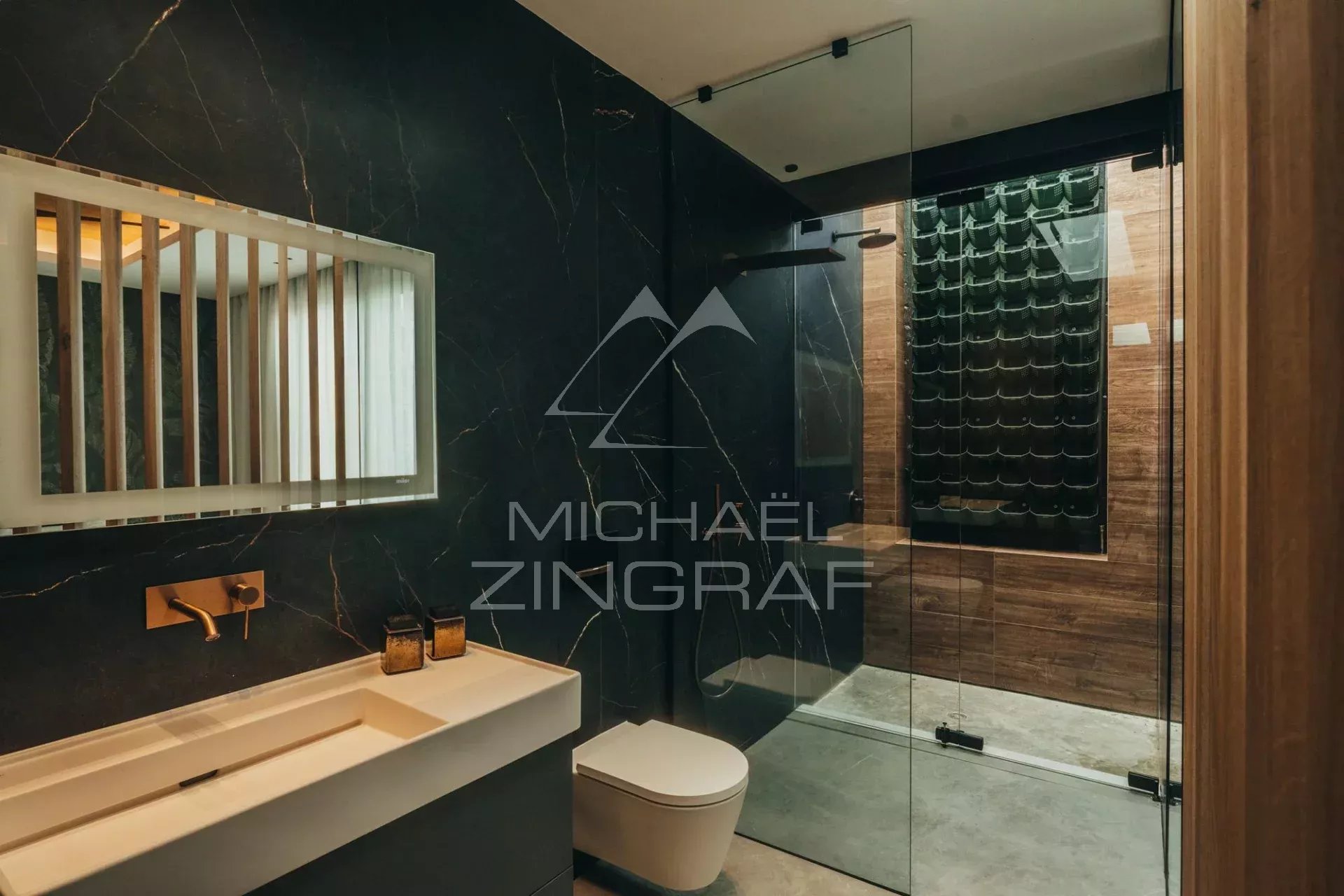Contemporary bathroom Modern bathroom with glass shower and elegant washbasin, decorated with black marble.