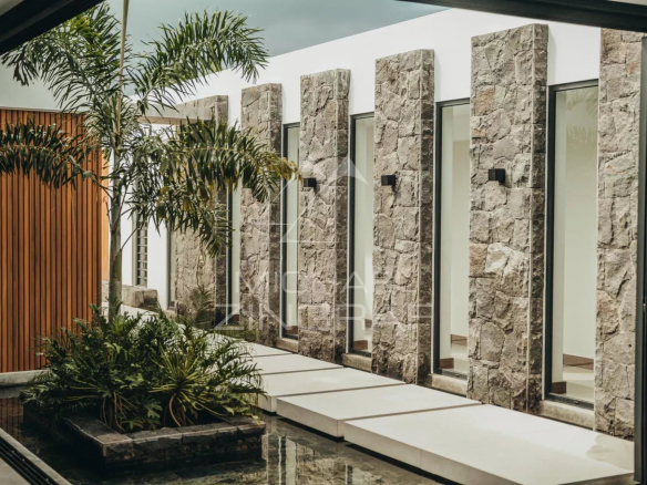 Modern villa with stone walls and garden, located in Haute Rive.