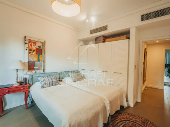Room in a 3-bedroom apartment in Haute Rive, with twin bed and modern decor.