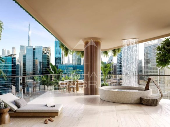 Terrasse d'un appartement à EYWA Dubai avec vue sur le Dubai Water Canal et skyline de la ville.