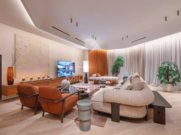 Intérieur d'un appartement luxueux à Dubai avec salon moderne et écran TV.