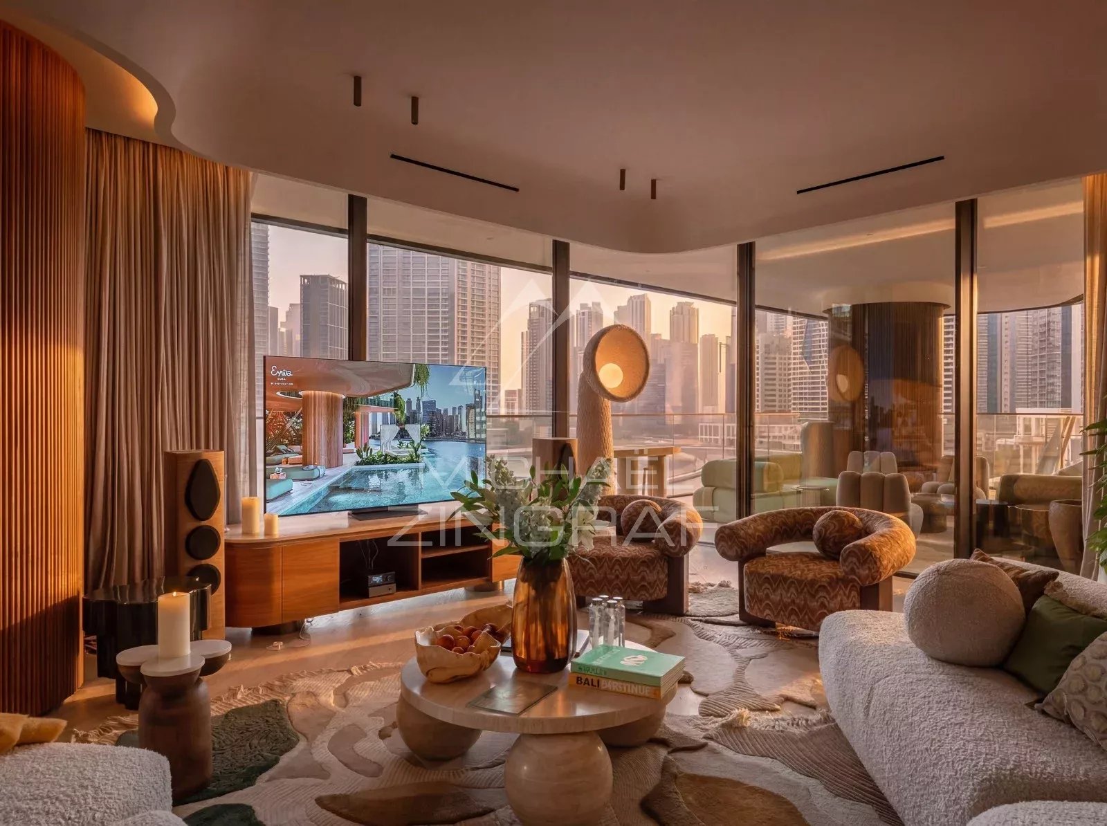 Intérieur d’un appartement à Dubai Intérieur d'un appartement moderne à Dubai avec vue sur la ville et le canal.