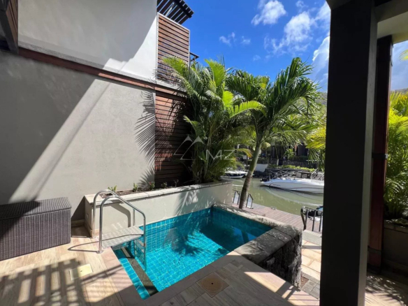 Duplex avec piscine privée et vue sur la marina à La Balise Marina, Rivière Noire.