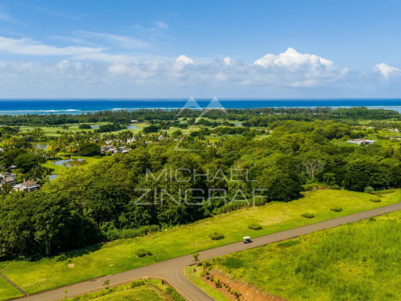 Vue aérienne de Bel Ombre, île Maurice, avec paysages verdoyants et océan en arrière-plan.