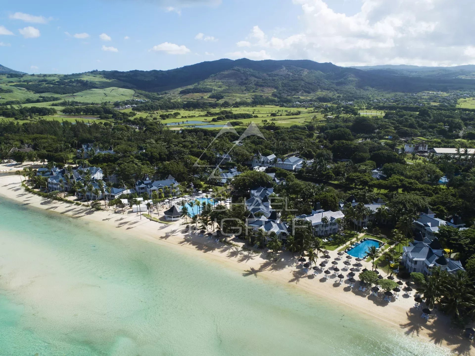 Vue aérienne des villas de luxe à Heritage Villas Valriche, Bel Ombre, île Maurice.