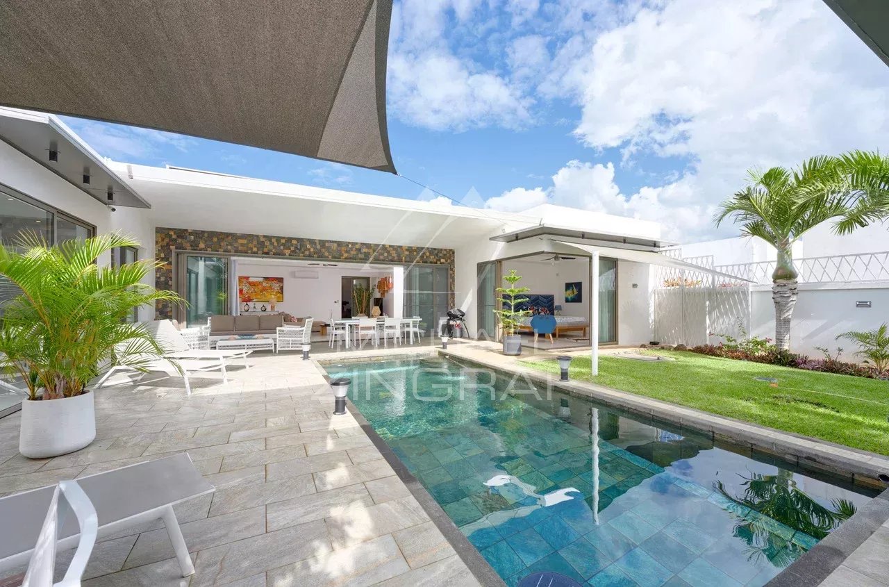 Villa contemporaine avec piscine et jardin à Grand Baie.