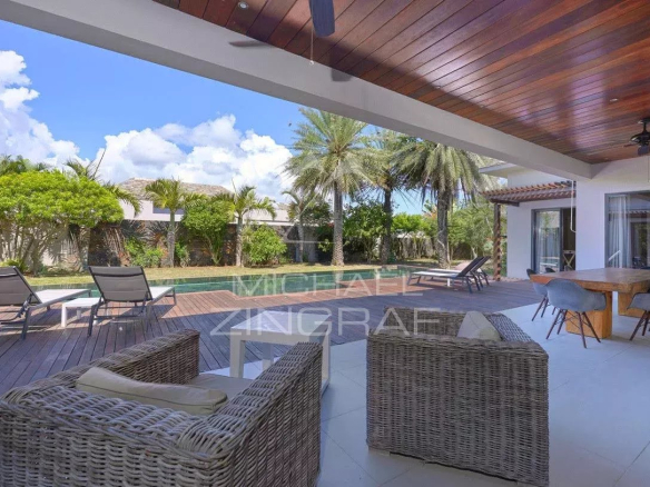 Villa moderne avec piscine privée et espace extérieur à Grand Baie.