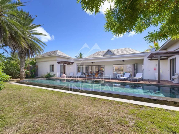 Villa moderne avec piscine privée et jardin à Grand Baie.