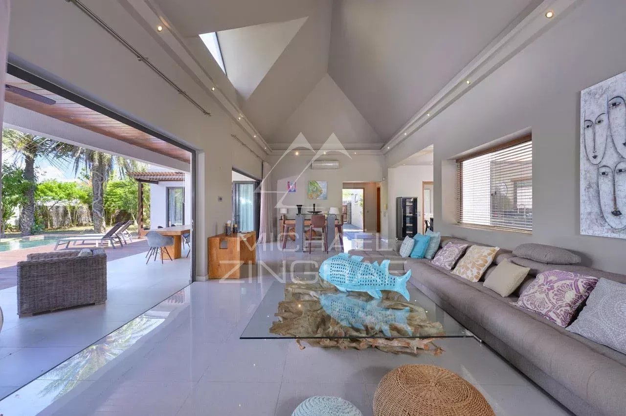 Intérieur d’une villa à Grand Baie Intérieur d'une villa moderne avec salon spacieux et décoration élégante à Grand Baie.