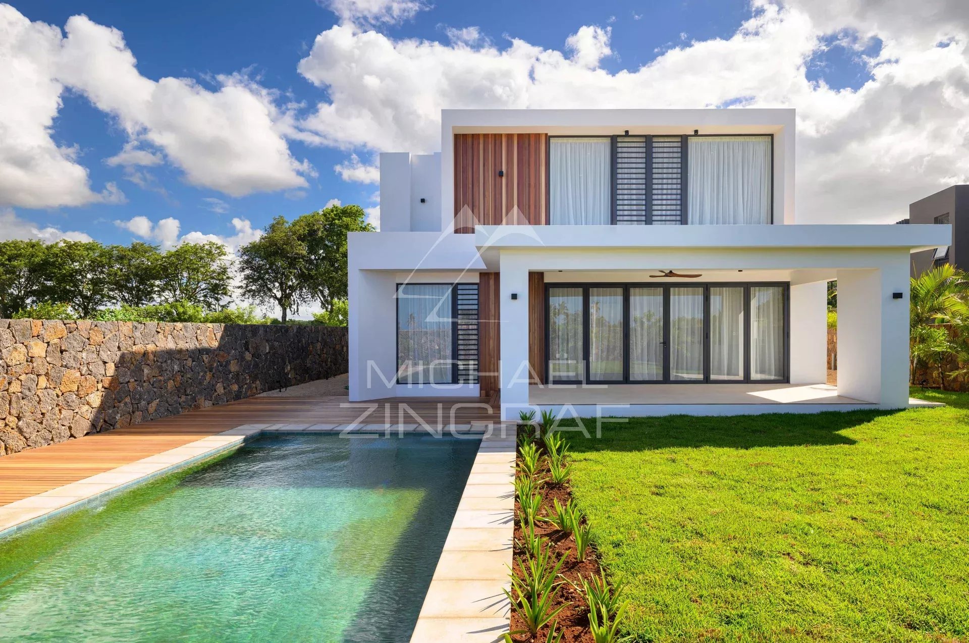 Villa neuve de 4 chambres à Azuri Village Villa moderne avec piscine et jardin à Haute Rive, Azuri Village.