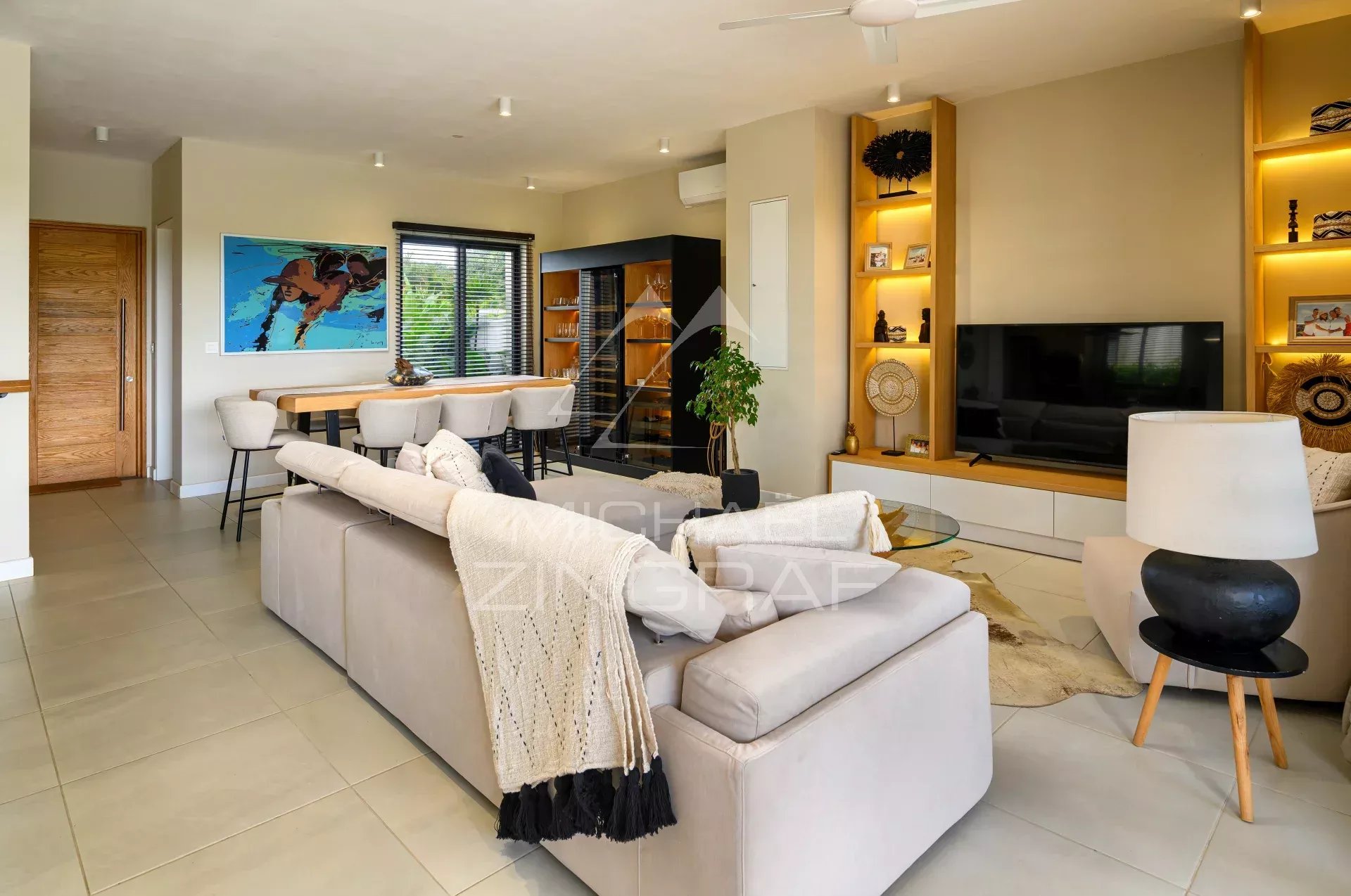 Intérieur de villa à Azuri Intérieur d'une villa jumelée avec salon lumineux et décoration moderne à Azuri, Haute Rive.