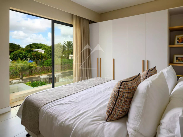 Chambre d'une villa jumelée avec vue sur un jardin à Azuri, Haute Rive.