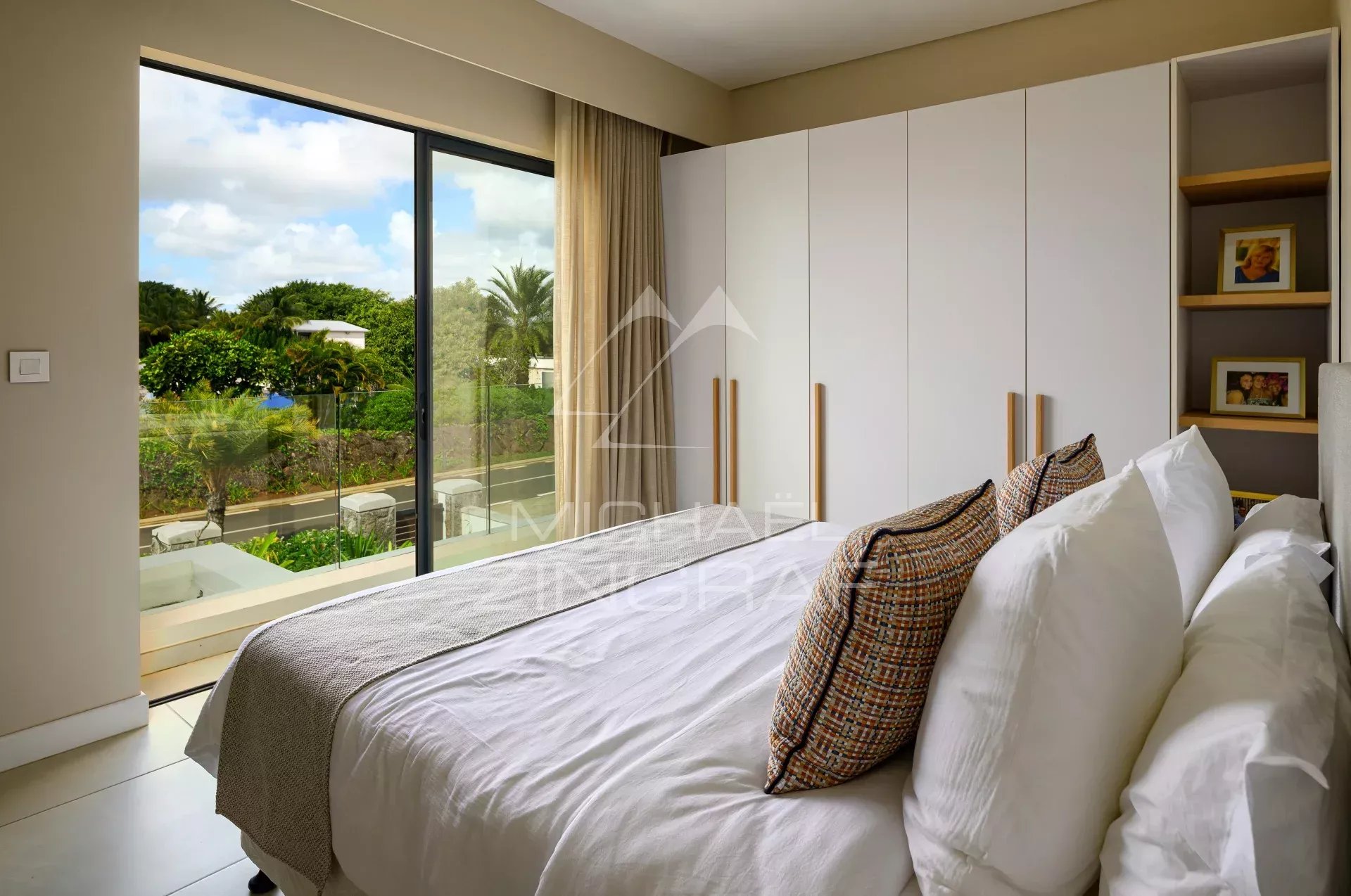 Chambre de villa à Azuri Chambre d'une villa jumelée avec vue sur un jardin à Azuri, Haute Rive.
