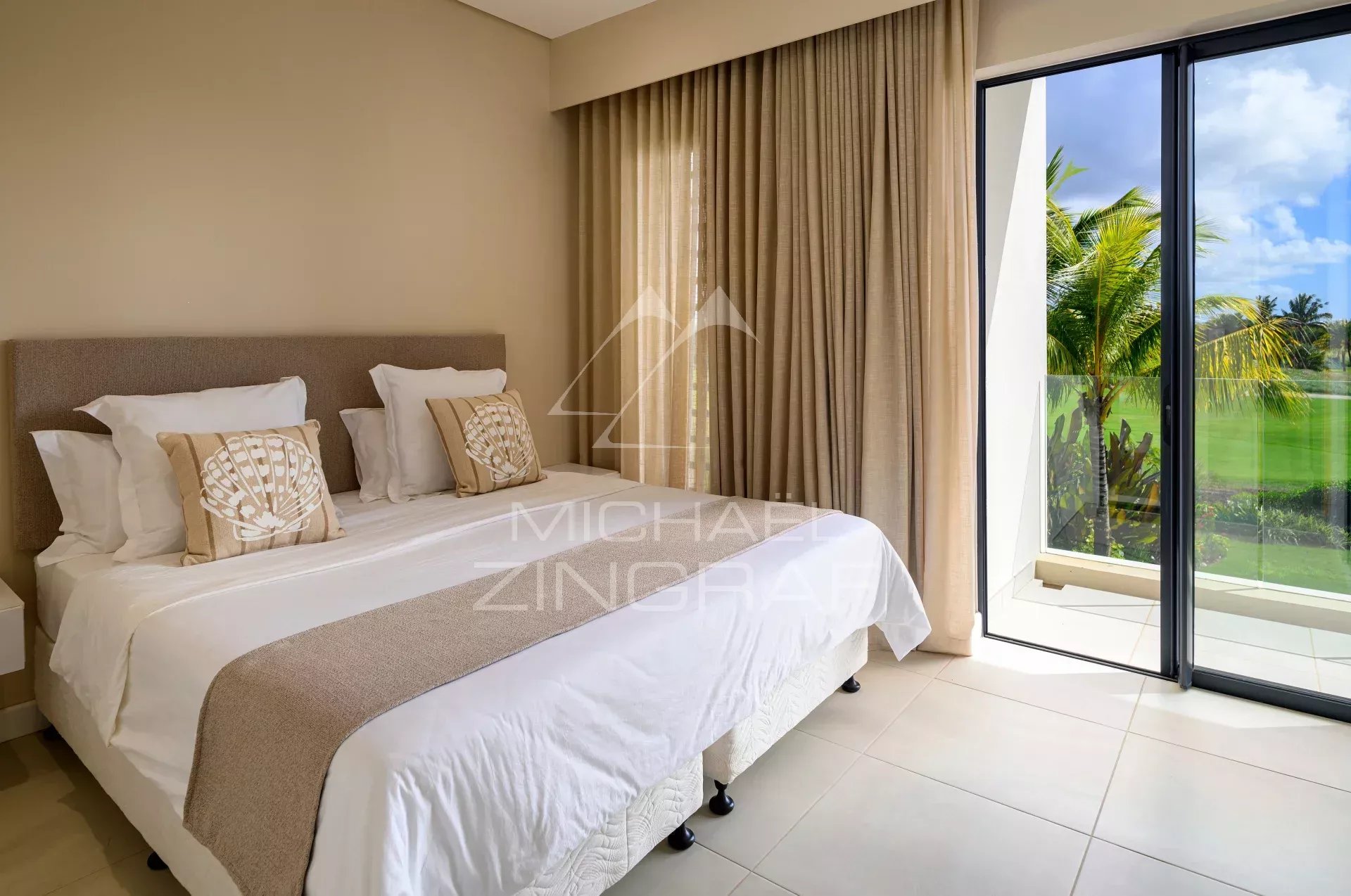 Chambre élégante à Haute Rive Chambre d'une villa jumelée à Haute Rive avec vue sur le golf.