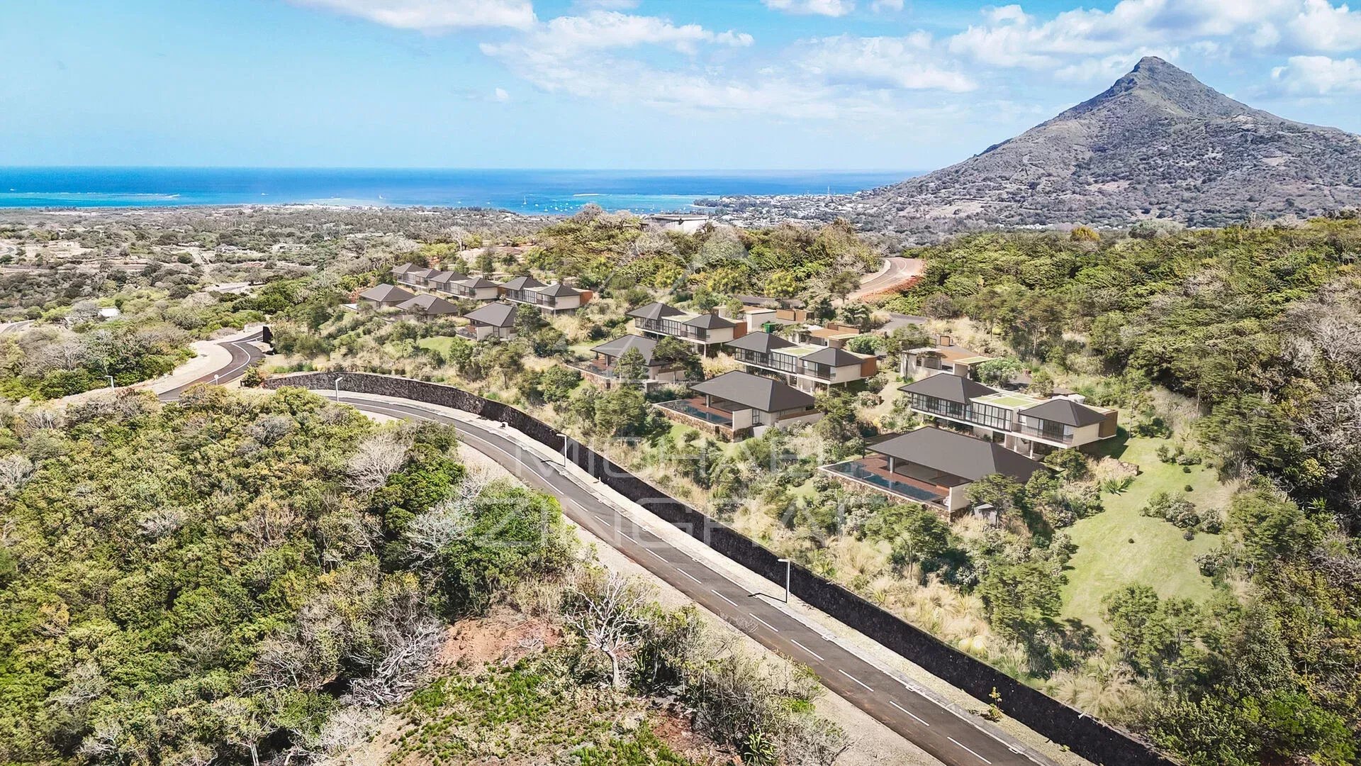 Villa de luxe à Rivière Noire Vue aérienne d'une villa de luxe dans le Domaine de Palmyre à Rivière Noire, avec Le Morne Brabant en arrière-plan.