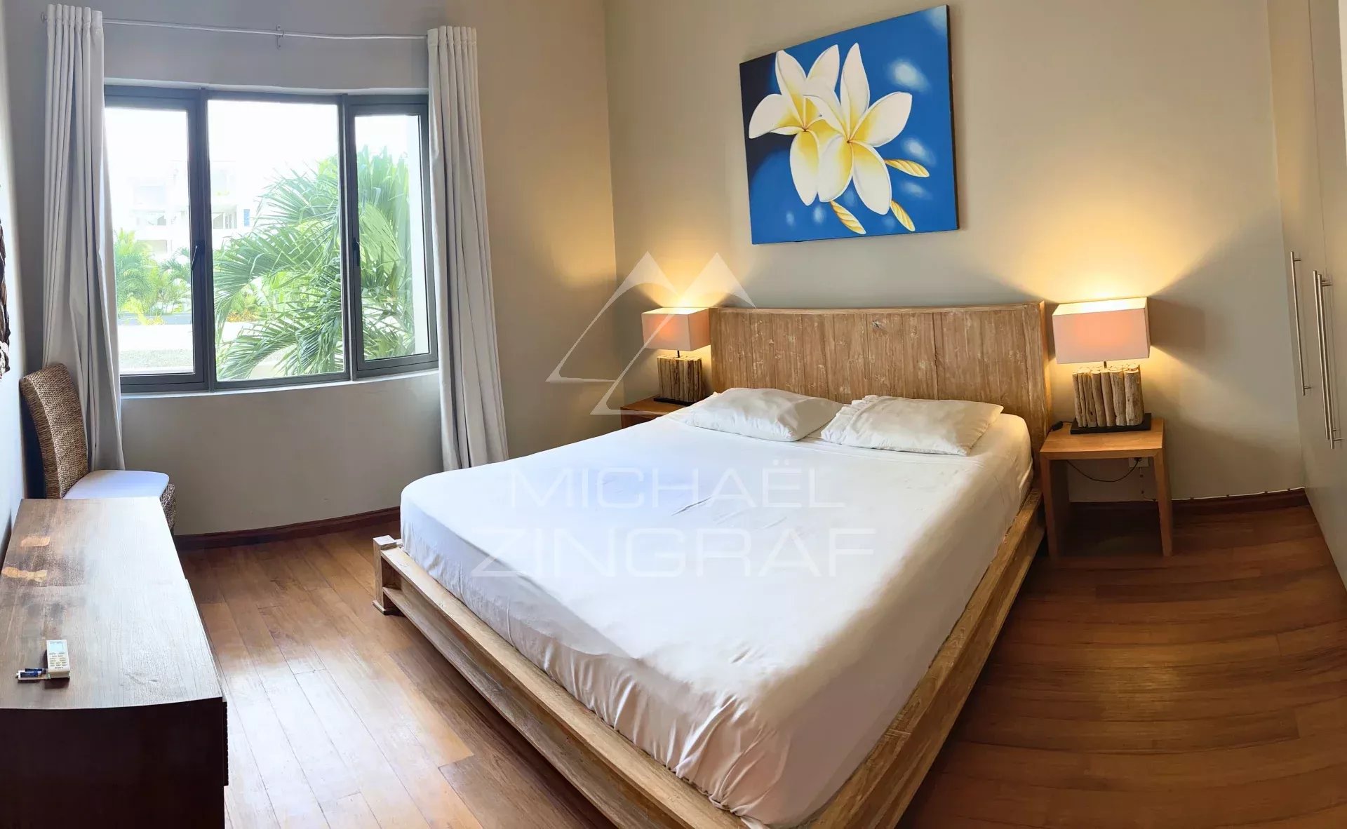 Chambre d’appartement à Bain Bœuf Chambre d'un appartement avec lit double et décoration sobre à Bain Bœuf.