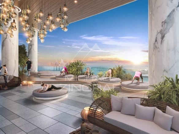 Terrasse d'un appartement à Dubaï avec vue sur la mer et des espaces de vie extérieurs.
