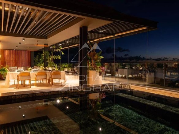 Penthouse moderne avec piscine, salle à manger et vue sur l'océan Indien à Rivière Noire.