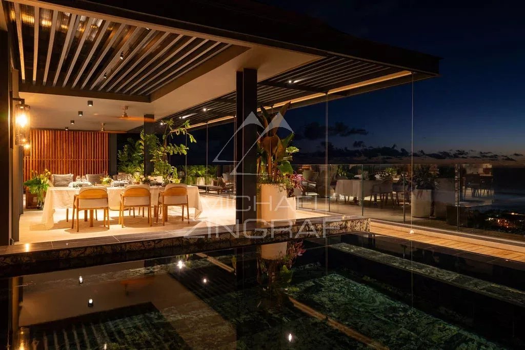 Penthouse d’exception à Rivière Noire Penthouse moderne avec piscine, salle à manger et vue sur l'océan Indien à Rivière Noire.