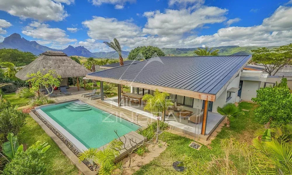 Villa Clusia à Tamarin Villa moderne avec piscine à débordement entourée de nature à Tamarin.