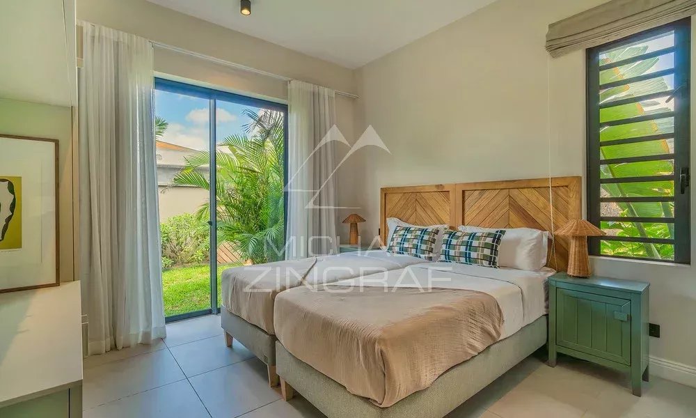 Chambre de la Villa Clusia Chambre d'une villa contemporaine avec lit double et vue sur le jardin à Tamarin.