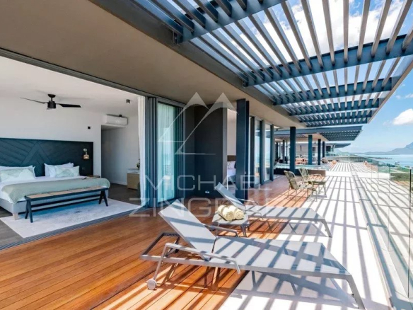 Appartement moderne de 3 chambres avec terrasse et vue sur l'océan Indien et le Morne à Rivière Noire.
