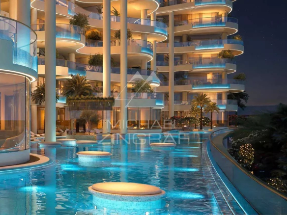Vue d'un complexe résidentiel moderne à Dubaï avec piscine et balcons lumineux.